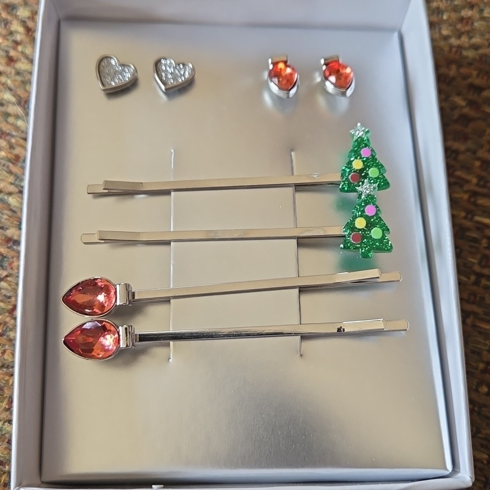 Christmas themed earings and hair pins, nwt, set of 4